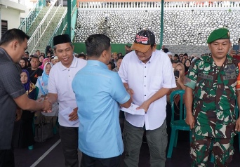 Ramadan, Wali Kota Parepare Serahkan Insentif bagi Pegawai Syara’ dan Aparatur Kelurahan