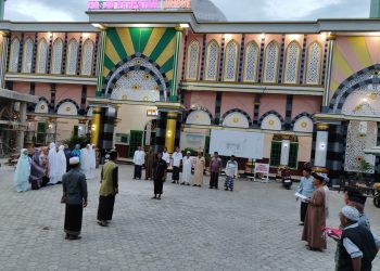 Upacara HUT ke-80 Kemerdekaan RI di Halaman Masjid Rahmatan LumpuE Usai Salat Subuh