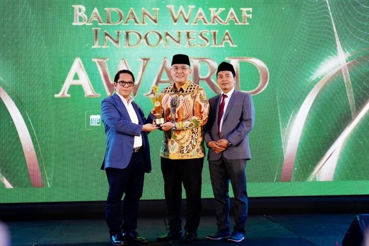 Kementerian ATR/BPN Raih Penghargaan Pendukung Percepatan Sertifikasi Tanah Wakaf