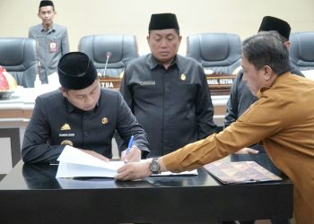 Rapat Paripurna DPRD Parepare, Wali Kota Tasming Hamid Teken Persetujuan Bersama Ranperda Pertanggungjawaban Pelaksanaan APBD 2024