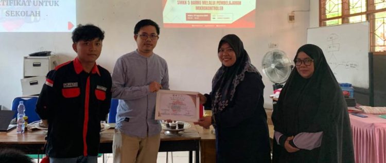 UKM HERO Mengedukasi Robotika di SMK Negeri 5 Barru Bertajuk “HERO Goes to School”