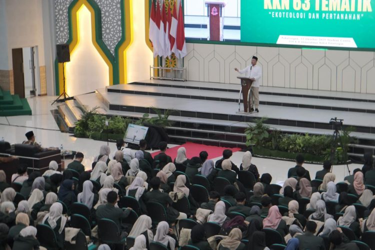 Menteri Nusron ke Mahasiswa KKN: Tidak hanya Urun Rembuk, tapi Urun Karya, Urun Tangan, dan Urun Kerja Nyata