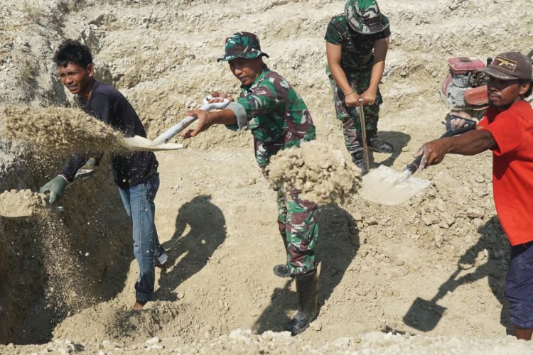 Kodim 1401/Majene Dorong Kemandirian Petani Bawang Merah, Bangun Embung di Puncak Pamboborang