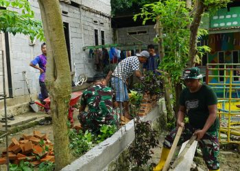 Bersama Warga, Satgas TMMD ke-126 Kodim 1401/Majene Bangun Pagar PAUD