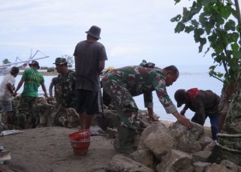 TMMD ke-126 Kodim 1401/Majene Fokus Tuntaskan Pembuatan Tanggul Penahan Ombak