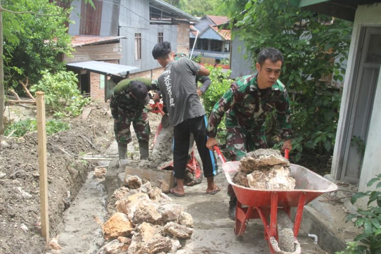 Satgas TMMD Kodim 1401/Majene dan Warga Perlebar Jalan Setapak, Akses Lebih Layak dan Aman