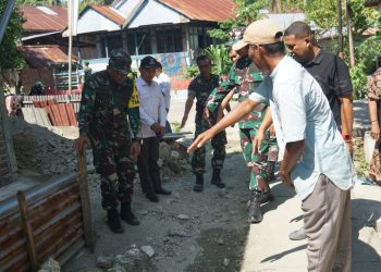 Tim Was Ev Mabesad Tinjau TMMD Kodim 1401/Majene: Serahkan Bantuan Perlengkapan Bayi dan Bibit Pohon