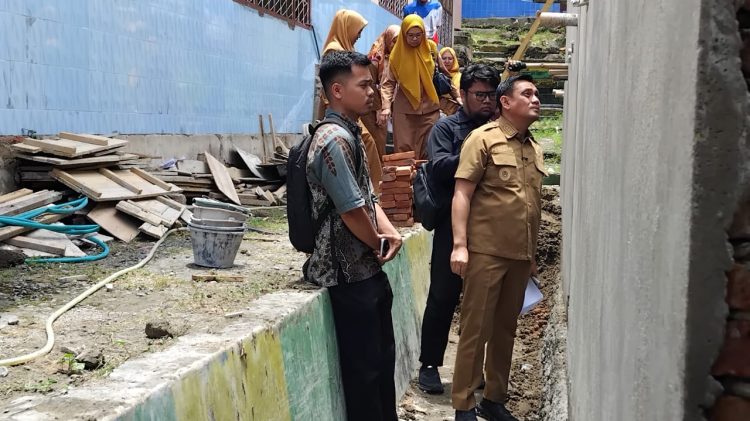 Wawali Hermanto Sidak Proyek Revitalisasi: Pemerintah Komitmen Jaga Mutu Infrastruktur Sekolah