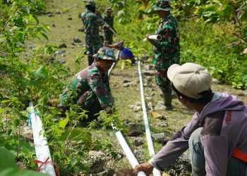 Pipanisasi Manunggal Air, Satgas TMMD Kodim 1401/Majene Pastikan Distribusi Air Tersambung hingga ke Bak Penampungan