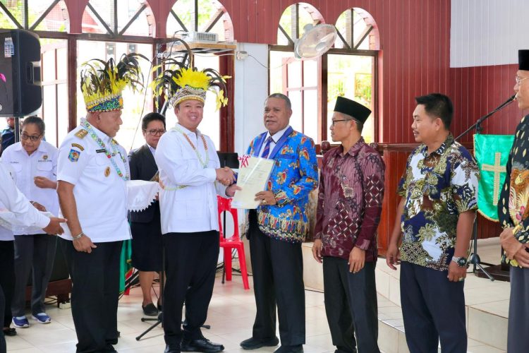 Menteri Nusron Serahkan Sertipikat: Era Presiden Prabowo Semua Tempat Ibadah Harus Disertipikatkan