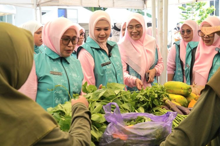 Ketua PKK Parepare Tinjau Aktivitas di Tani Smart Market