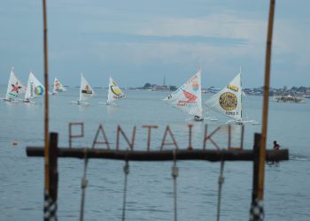 Wali Kota Parepare, Tasming Hamid Lepas Peserta Lomba Perahu Tradisional Sandeq
