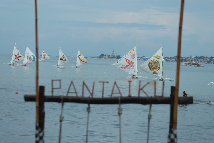 Wali Kota Parepare, Tasming Hamid Lepas Peserta Lomba Perahu Tradisional Sandeq