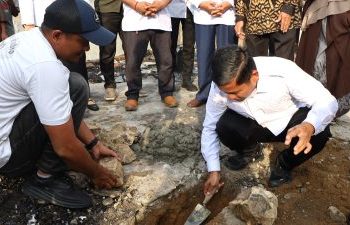 Wali Kota Parepare Letakkan Batu Pertama Rumah Layak Huni untuk Korban Kebakaran