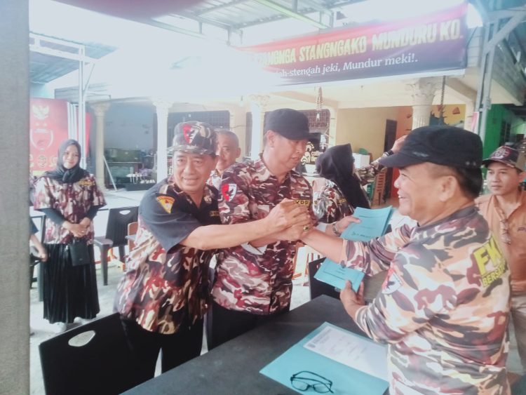 Diantar Pendukung, Amrihim Pendaftar Pertama Kembalikan Formulir Calon Ketua FKPPI Parepare