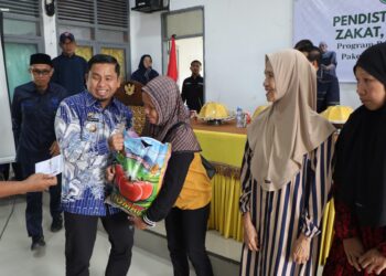 Serahkan Bantuan di BAZNAS, Tasming Hamid Harap Optimalisasi Zakat untuk Kesejahteraan Umat