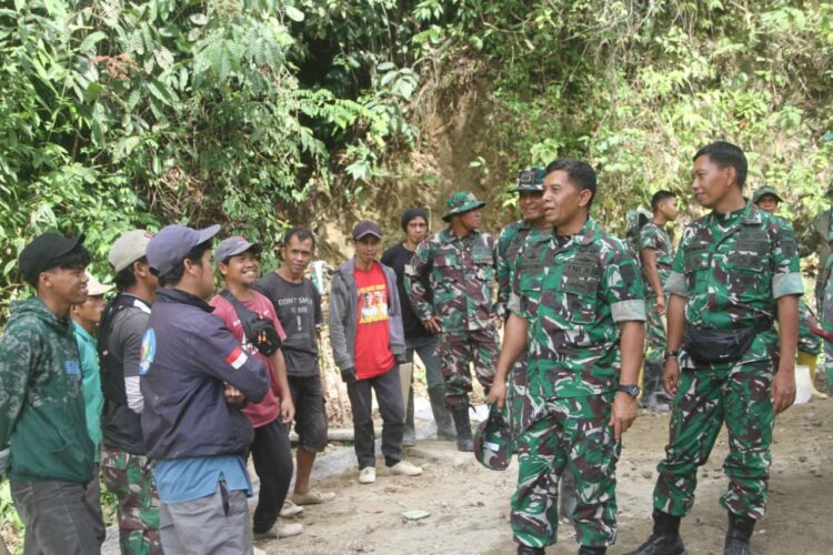 Tinjau Sasaran TMMD Kodim 1402/Polman, Danrem 142/Tatag Saksikan Kemanunggalan TNI-Rakyat