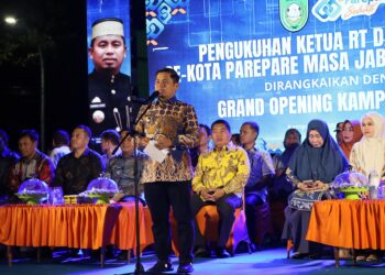Malam HUT Parepare ke-66, Wali Kota Lantik dan Asuransikan Ratusan Ketua RT/RW