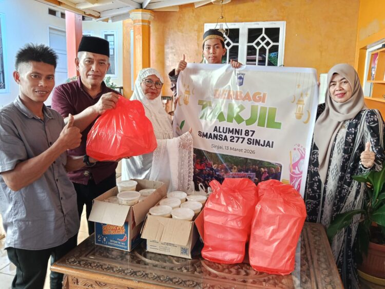 Alumni ’87 SMANsa 277 Sinjai Berbagi Takjil