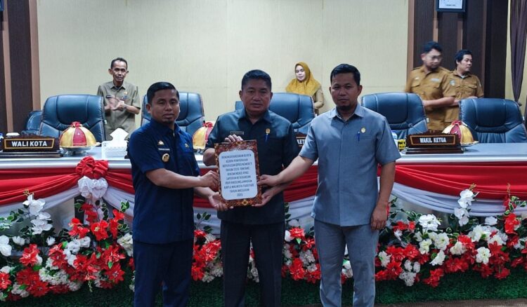 DPRD Parepare Serahkan Rekomendasi LKPj 2025 ke Pemkot