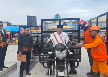 Aksi Nyata TJSL, PT PLN Nusantara Power UP Bakaru Salurkan Bantuan Kendaraan Sampah di Mamasa