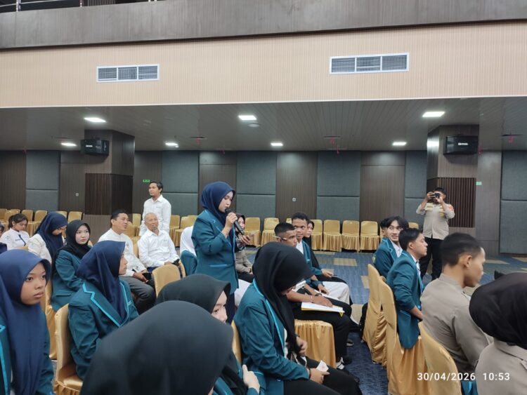 Kabiddokkes Polda Sulbar Berikan Materi Kuliah Tamu di Kampus Negeri Poltekkes Kemenkes Mamuju