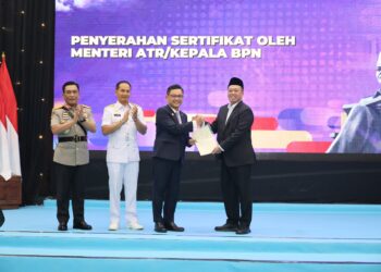 Perkuat Kepastian Hukum Aset Negara, Menteri Nusron Serahkan Sertipikat Hak Pakai untuk Lemhannas RI