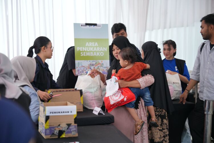 Pertamina Patra Niaga Regional Sulawesi Salurkan 1.000 Paket Sembako melalui Program Pasar Murah di Makassar