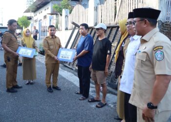 Wali Kota Serahkan Bantuan kepada Korban Kebakaran