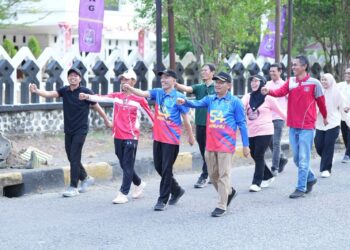 Bupati Enrekang Turun Langsung Pimpin Barisan Gerak Jalan ASN