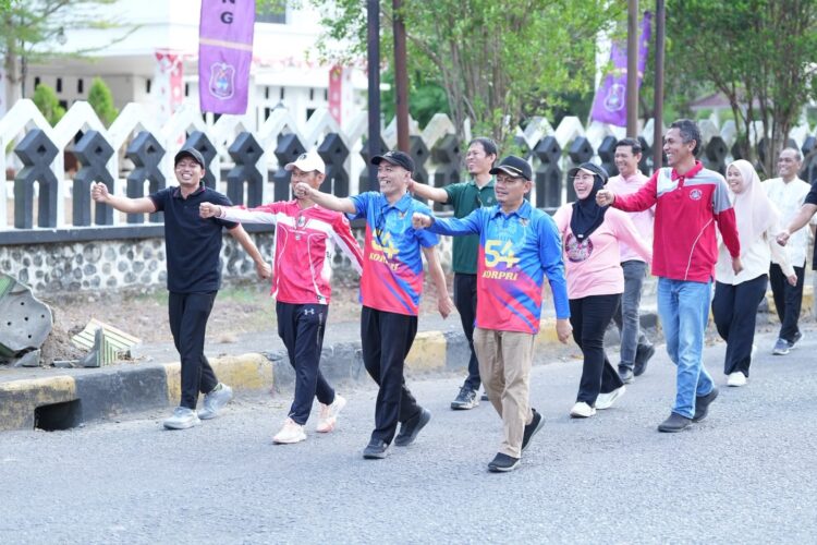 Bupati Enrekang Turun Langsung Pimpin Barisan Gerak Jalan ASN