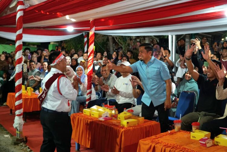 Semarak HUT ke-81 RI, Tasming Hamid Beri Semangat Peserta Gerak Jalan