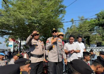 Pengamanan humanis Polda Sulsel saat mengawal aksi penyampaian pendapat di Makassar dan Gowa