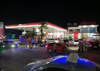 Cegah Kemacetan Meluas, Polsek KPN Parepare Pantau Antrean Truk di SPBU Ujung Bulu