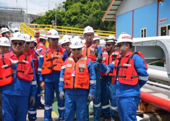 Pertamina Patra Niaga Regional Sulawesi dan Pemerintah Tinjau FT Bau-Bau, Pastikan Keandalan Distribusi Energi Indonesia Timur