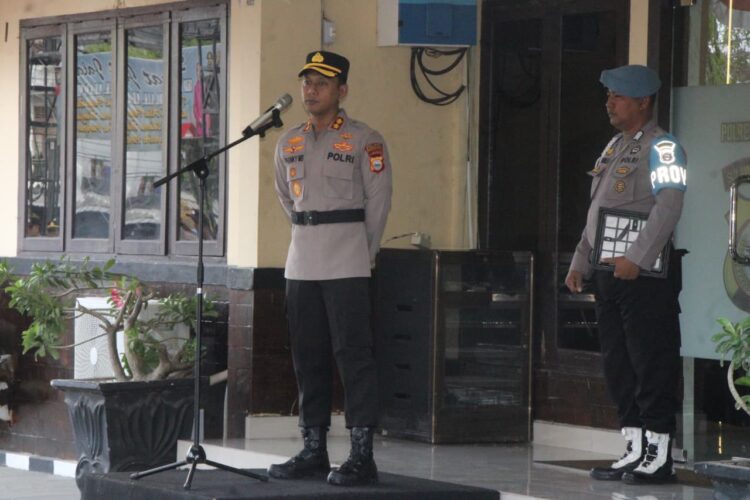 Kapolres Parepare AKBP Phunky Mahendra Borniawan saat memimpin apel pagi personel