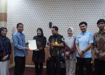 Kantor Pertanahan Parepare Serahkan Sertipikat Aset KPKNL Parepare