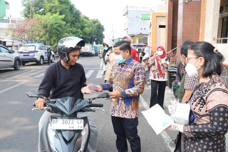 Pemkot Parepare Bagikan 1.750 Masker untuk Cegah ISPA di Tengah Kabut Asap